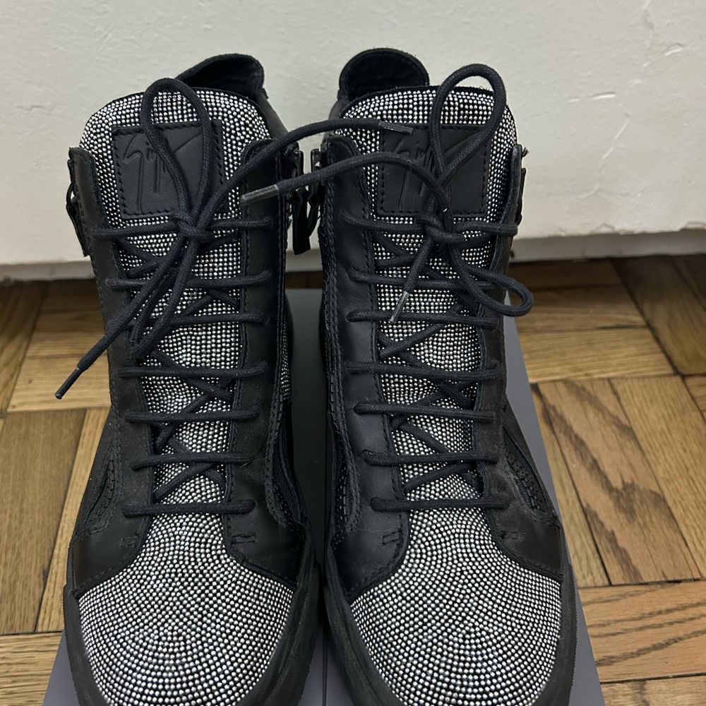 Giuseppe Zanotti with crystals- NEW